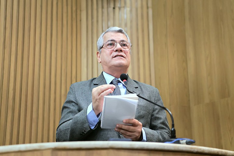Iran Barbosa destaca dados sobre a crise na saúde mental entre adolescentes brasileiros