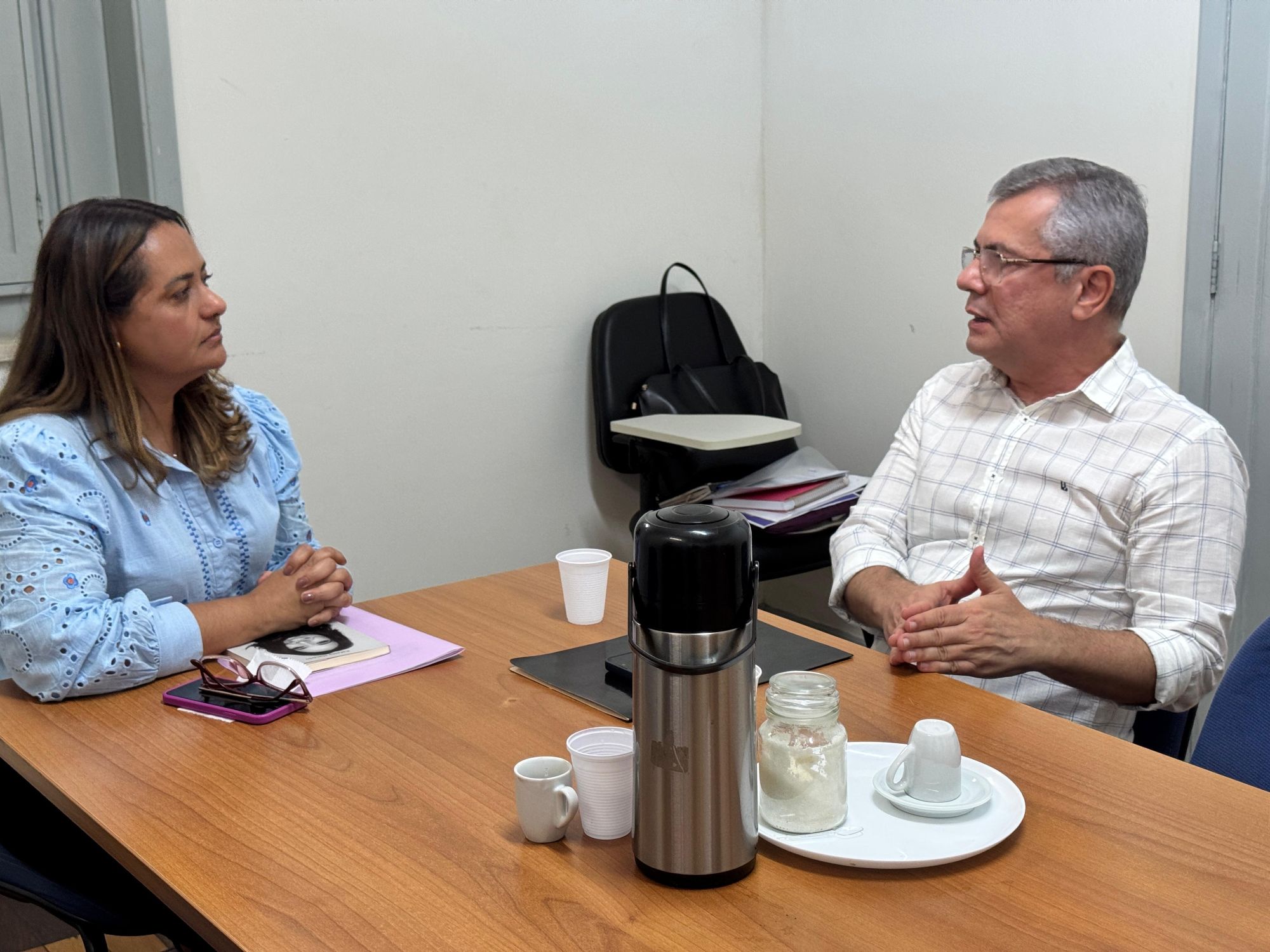 Iran Barbosa dialoga sobre políticas públicas para mulheres em Aracaju 
