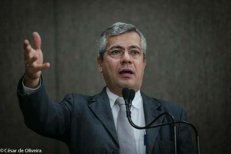 Iran Barbosa diz que pedido de aumento da passagem é abusivo e propõe Audiência Pública