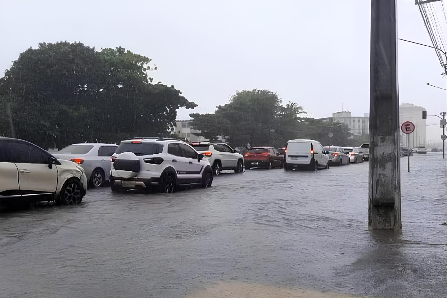 Iran Barbosa exige ações do poder público para combater emergências climáticas e alagamentos