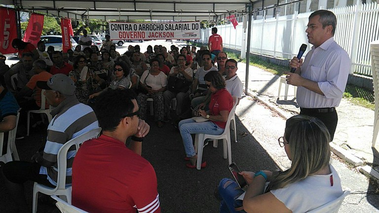 Iran Barbosa participa de Ato Público dos Servidores Estaduais