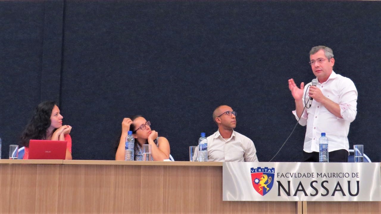 Iran Barbosa participa de Seminário sobre Educação Pública