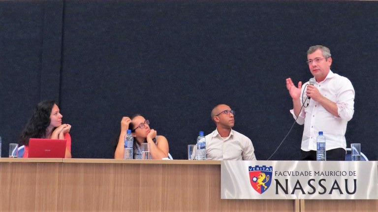 Iran Barbosa participa de Seminário sobre Educação Pública