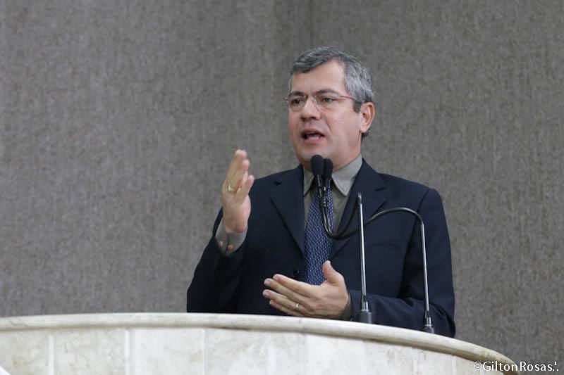 Iran Barbosa reforça a necessidade de cuidados com canais da cidade