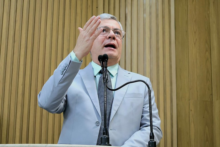 Iran Barbosa reivindica escuta da comunidade escolar para reformas em escolas  