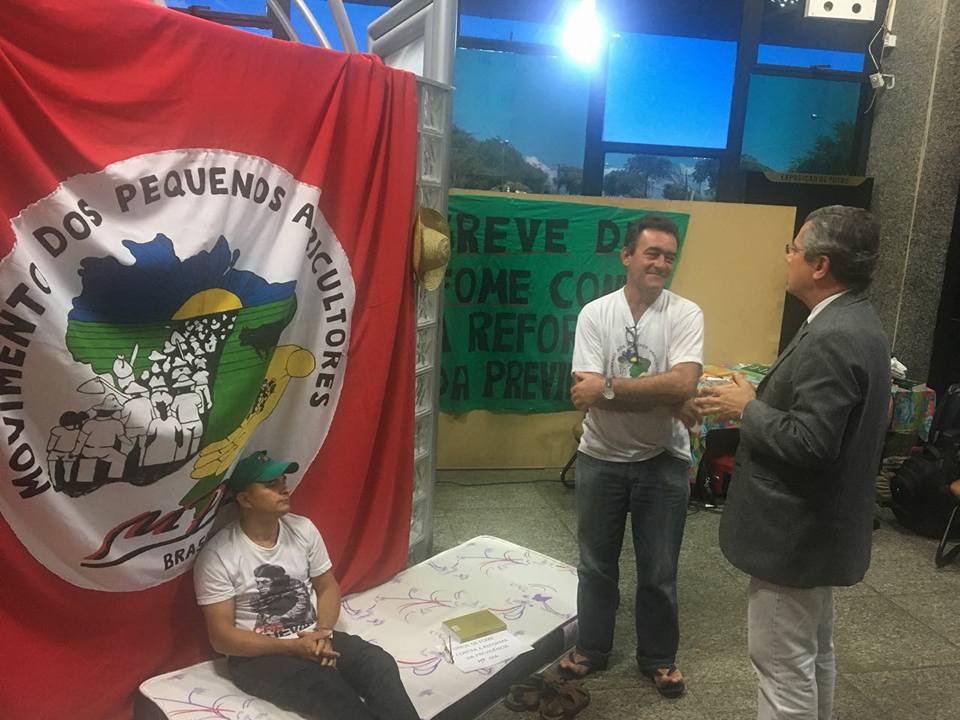 Iran Barbosa se solidariza a militantes em greve de fome