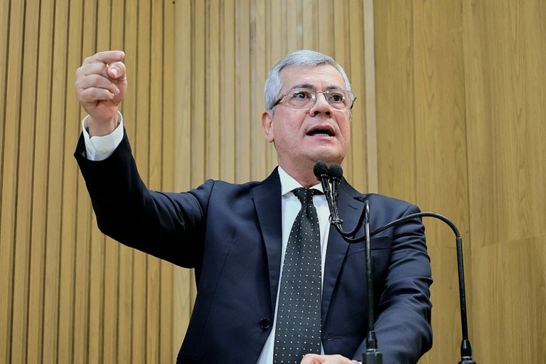 Iran Barbosa solicita apuração para denúncia do Sindimed 