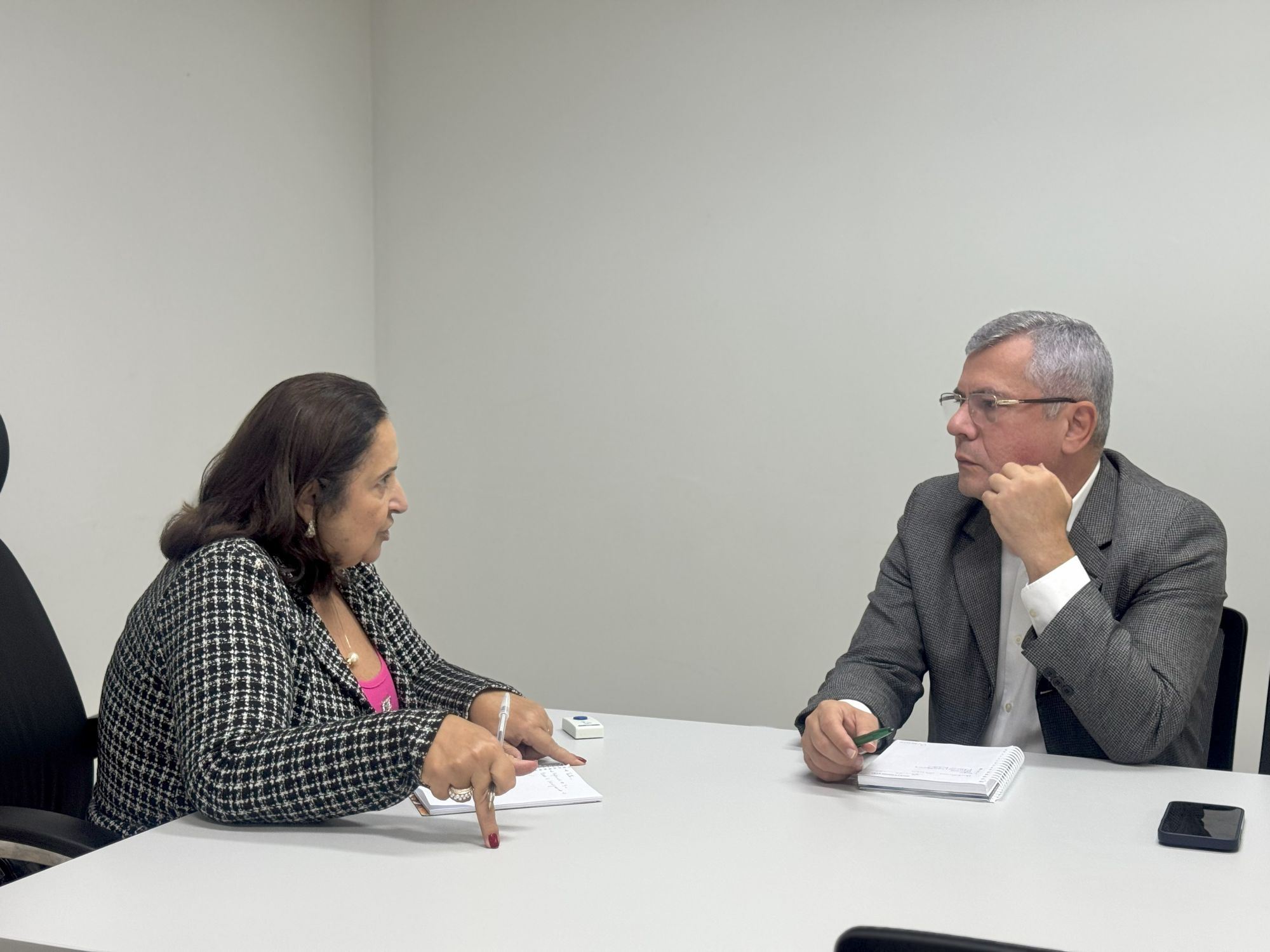 Iran Barbosa tem reunião com secretária para tratar das pautas da Educação e do magistério