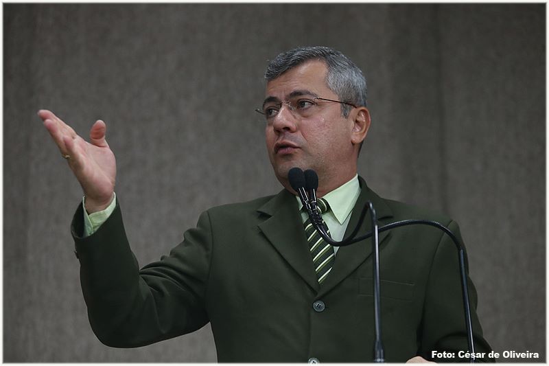 Iran cobra reajuste do Piso Salarial do Magistério