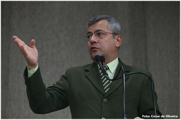 Iran cobra reajuste do Piso Salarial do Magistério