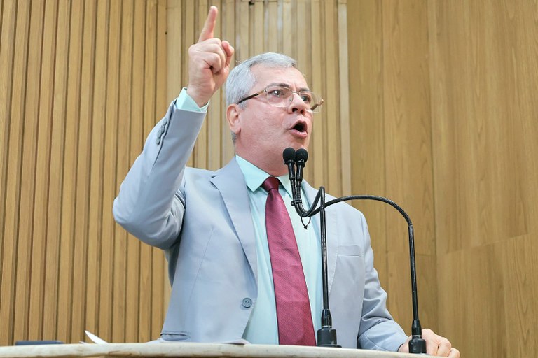 Iran critica a aprovação de projeto que dificulta a ação da Polícia Federal contra o crime organizado 