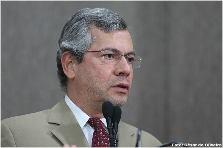 Iran critica projeto do Senado que visa a demissão de servidores públicos