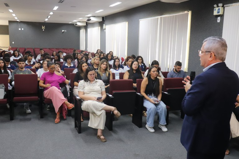 Iran debate a importância da escola na formação democrática