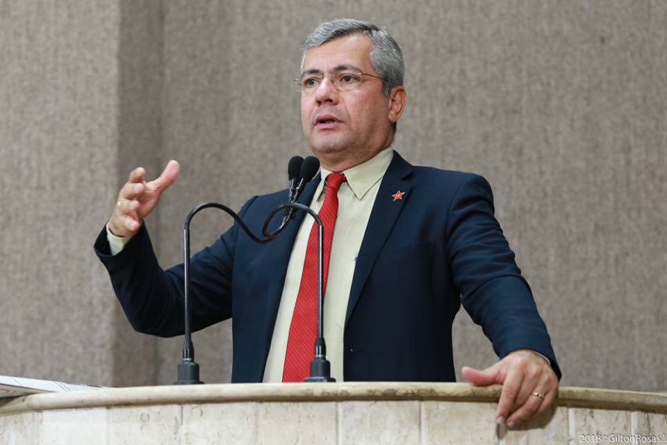 Iran destaca entrega da Medalha Manoel Bomfim e nota da CNBB em defesa da democracia