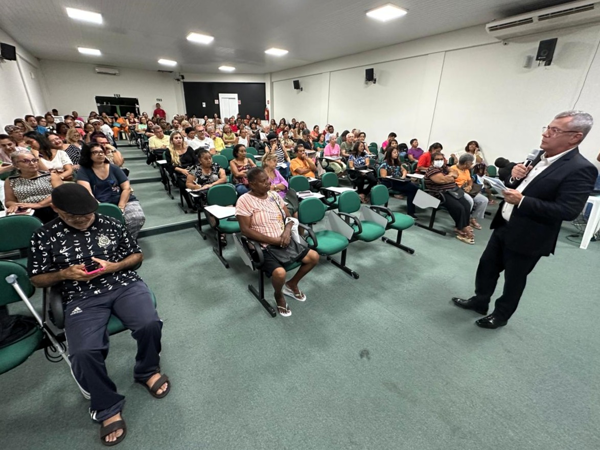 Iran destaca pauta de reivindicações do magistério de Aracaju e defende autonomia para as escolas 