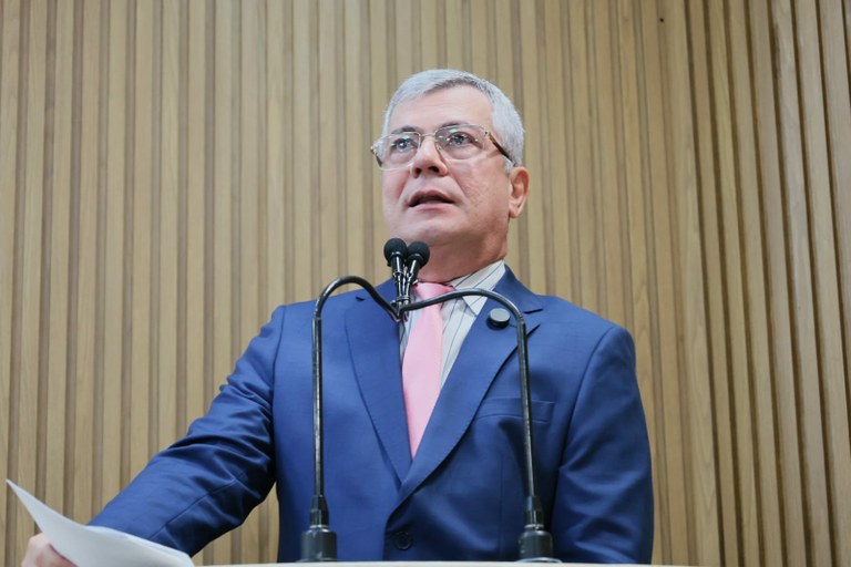 Iran destaca relatório entregue pelo Sindipema ao Ministério Público sobre funcionamento de escolas da rede municipal de Aracaju  