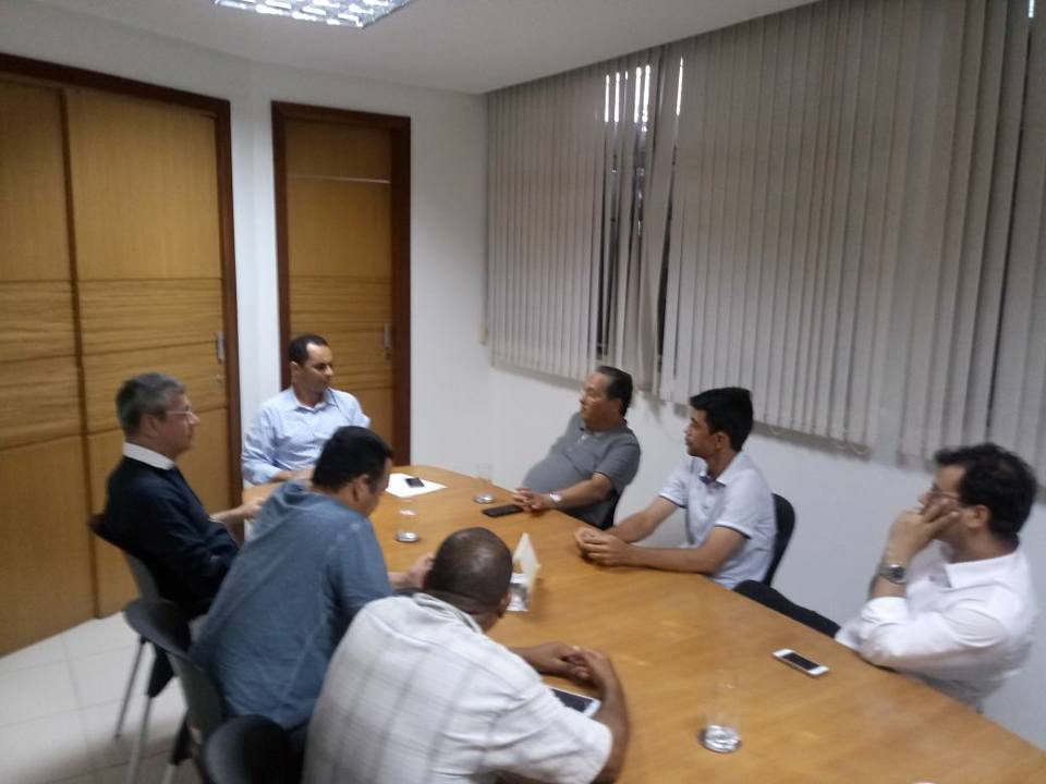 Iran discute melhorias em transporte público e trânsito na SMTT