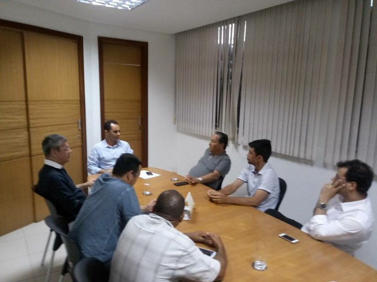 Iran discute melhorias em transporte público e trânsito na SMTT