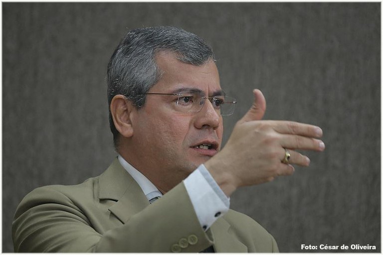 Iran discute situação de cemitérios e propõe velatórios públicos