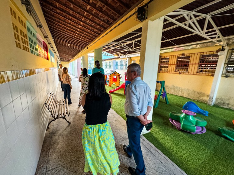 Iran faz visitas de trabalho em escolas da rede municipal de Aracaju com dirigentes do Sindipema 