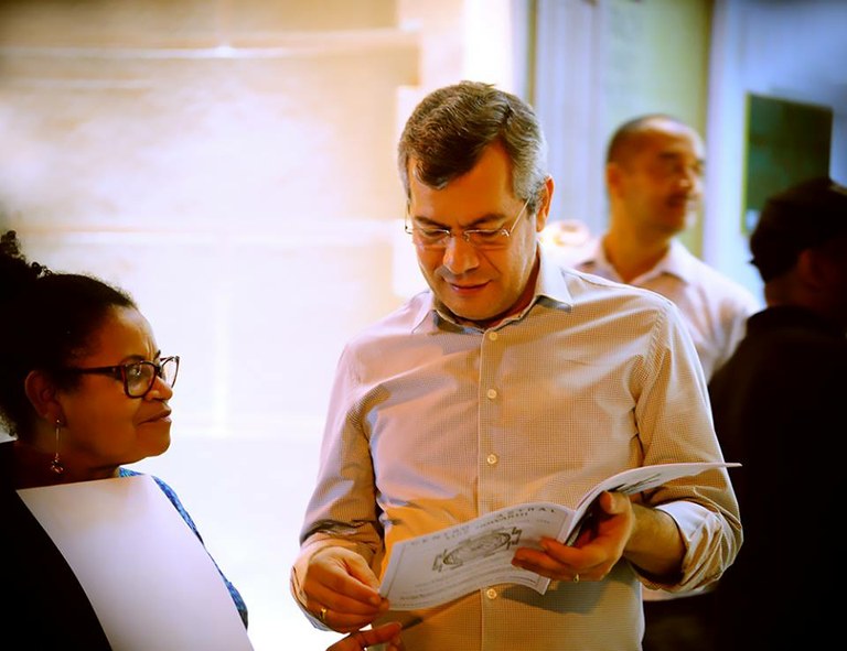 Iran participa da 13ª edição do "Ocupe a Praça", dedicada à Poesia