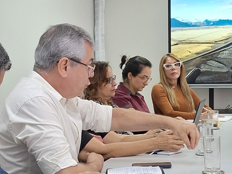 Iran participa das negociações para pagamento do piso do magistério em Aracaju