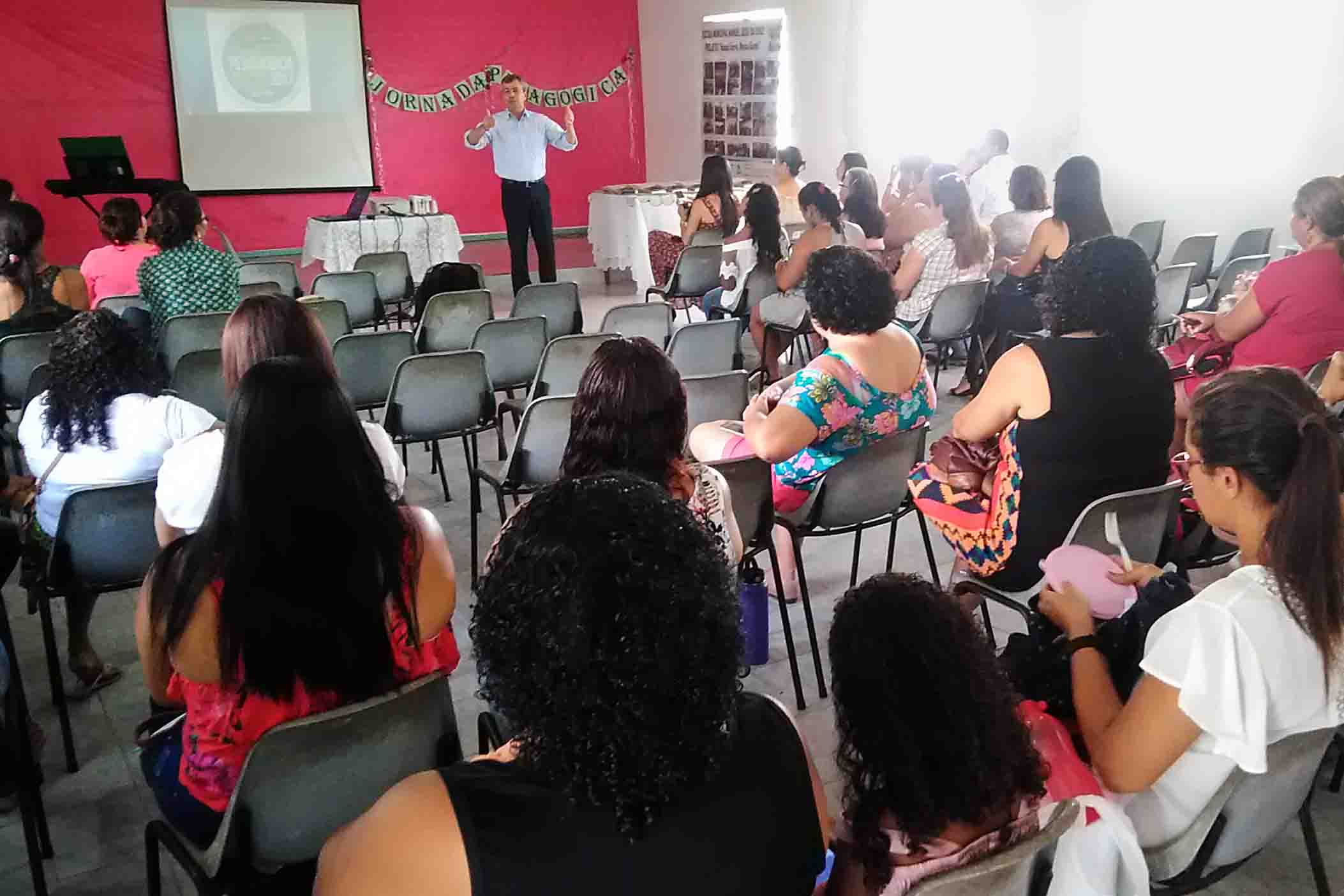 Iran participa de Jornada Pedagógica com professores de Santo Amaro