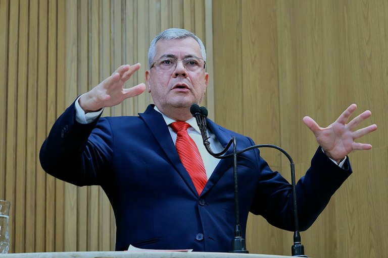 Iran reforça a luta contra os ataques a crianças e adolescentes nas redes sociais e defende regulamentação