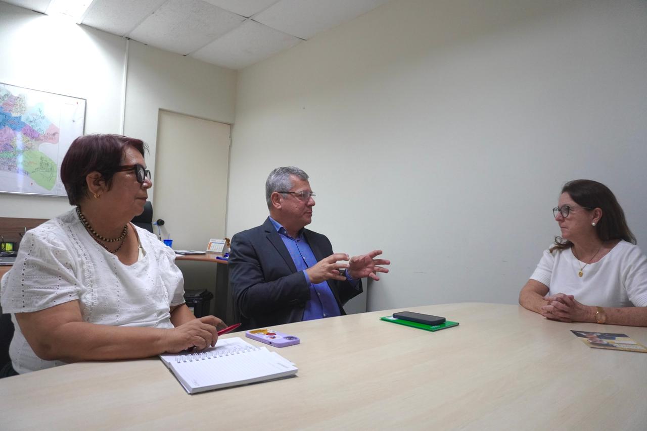 Iran trata de pautas da Assistência Social com a secretária municipal 