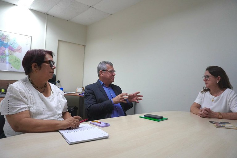 Iran trata de pautas da Assistência Social com a secretária municipal 