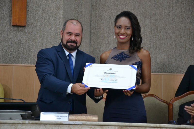 Maristela Niz recebe título de Cidadania Aracajuana