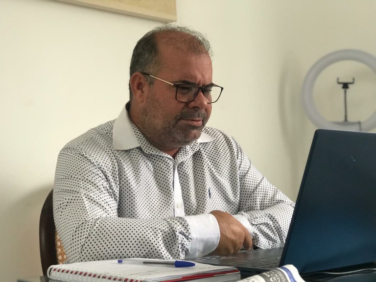 Isac condena Fake News e critica falas de Carla Zambelli e Augusto Nunes