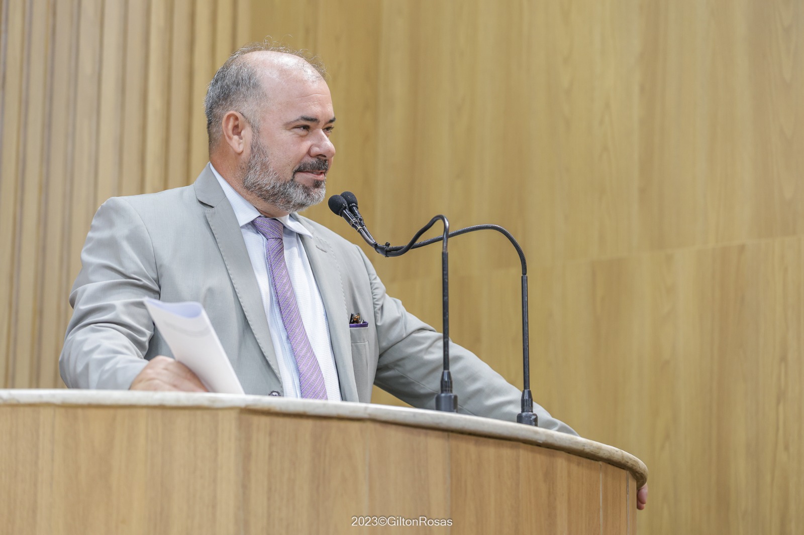 Isac demonstra apoio aos taxistas e aos motoristas do transporte alternativo em manifestação