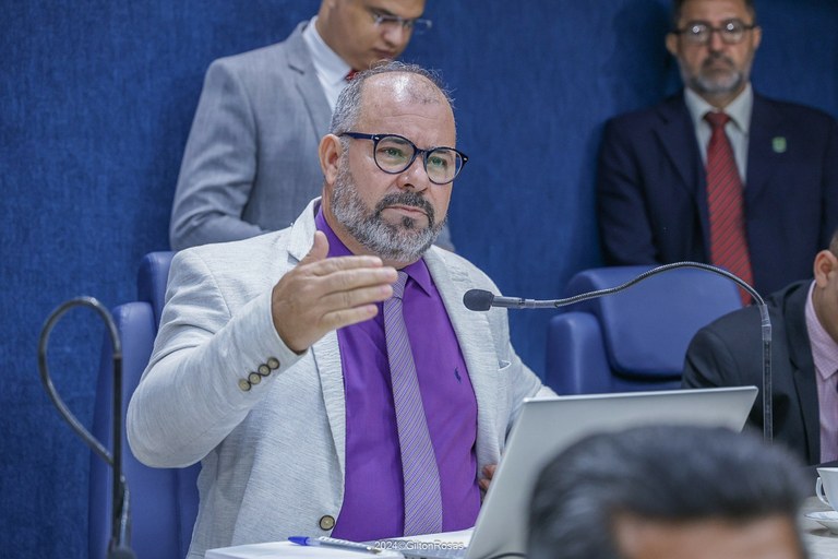 Isac denuncia falta de estrutura e de vagas em creches e escolas de Aracaju