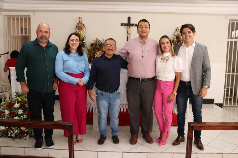 Isac destaca importância de emendas Parlamentares para saúde durante inauguração em maternidade