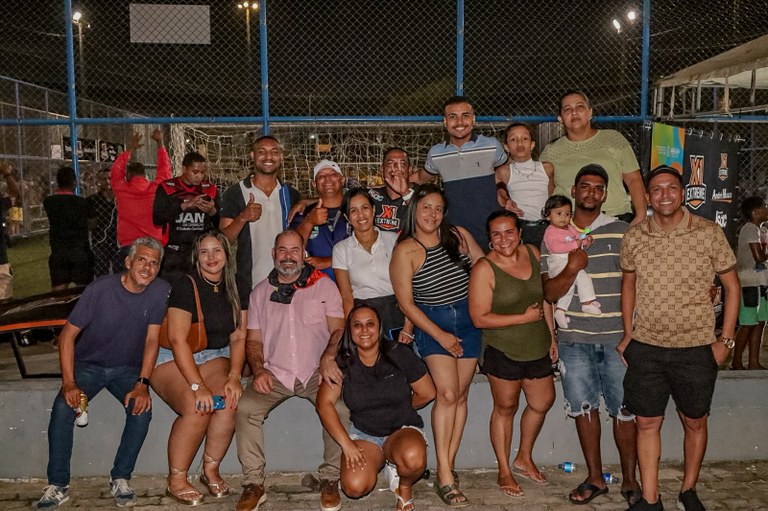 Isac marca presença no X1 Extreme e entrega primeira mesa de Teqball do bairro Industrial