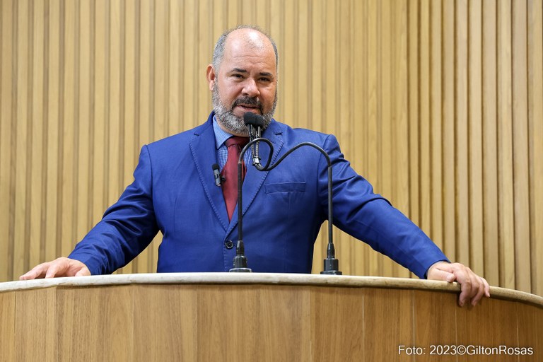 Isac menciona caso das joias da Arábia Saudita e exalta o serviço público 