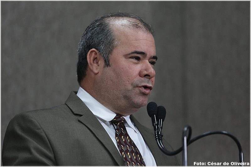 Isac: "Não me envergonho desse Projeto. Ele traz dignidade aos artistas"