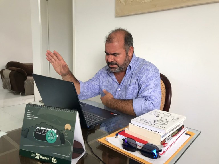 Isac parabeniza gestão municipal no combate à pandemia