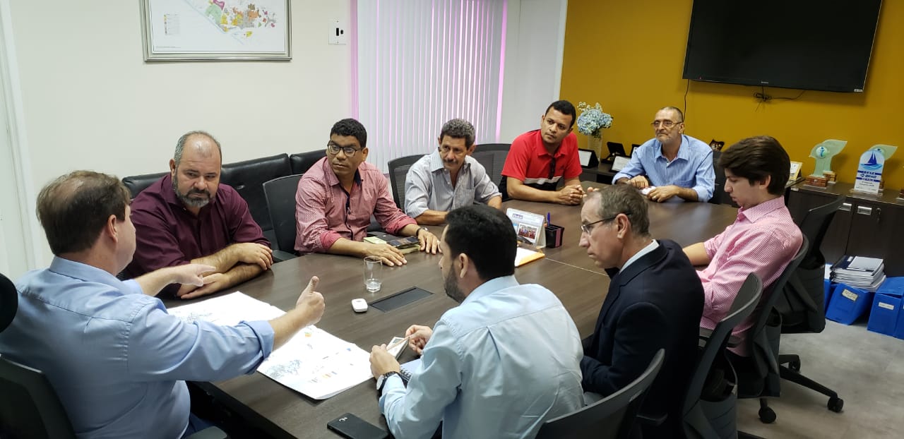 Isac se reúne com presidente da Deso para solucionar problemas no bairro Soledade