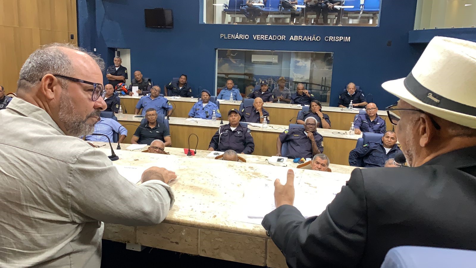 Isac se reúne com Sepuma a fim de encontrar uma resolução para problemática dos Guardas Auxiliares