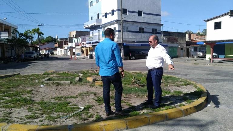 Isac vai ao Bairro Industrial com diretor de planejamento de trânsito, após moradores pedirem melhorias
