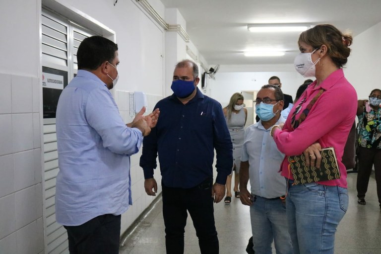 Isac visita a UPA do Nestor Piva junto à Comissão de Saúde