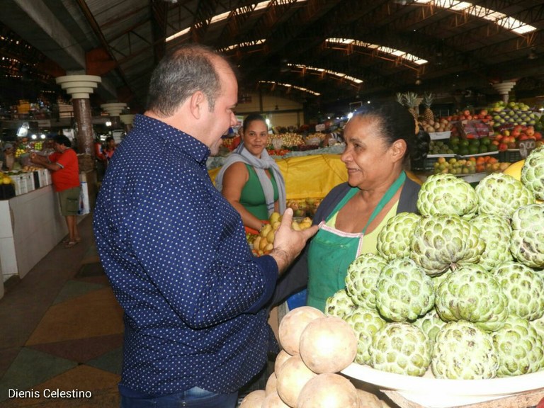 Isac visita Mercado Albano Franco no Dia do Feirante