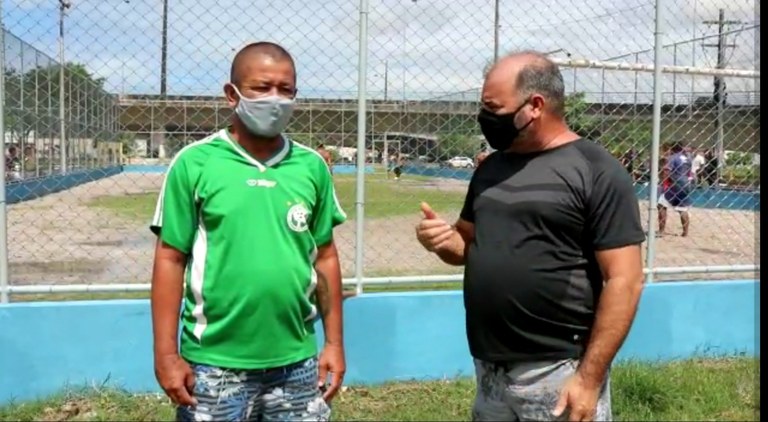 Isac visita obra do campo de areia do Bairro Industrial