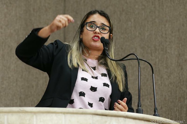 "Isso não é um favor, está previsto em lei", dispara Kitty Lima sobre demora da SMTT no recadastramento dos carroceiros