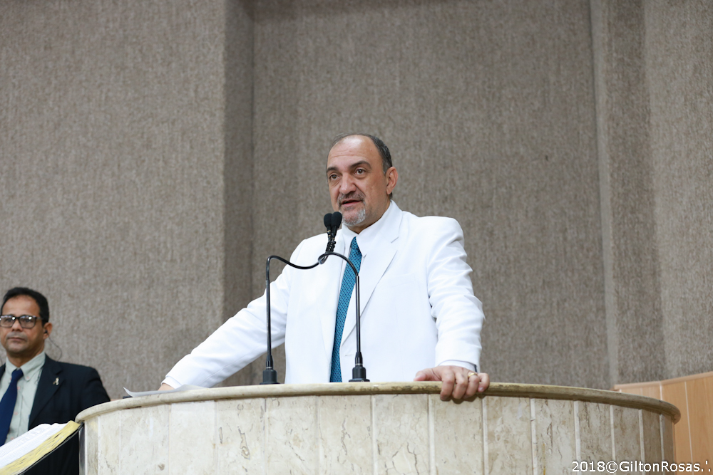 Jason Neto parabeniza padre Marcelo Conceição por trabalho no Pau Ferro