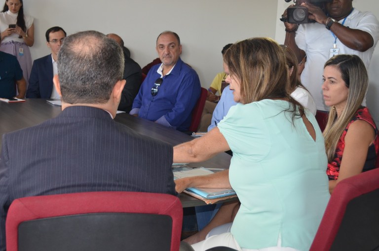 Jason Neto participa de audiência para regularização das feiras livres