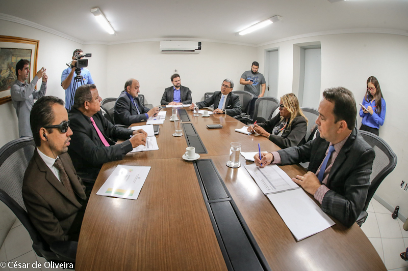 Jeferson Passos apresenta prestação de contas durante Audiência Pública na CMA