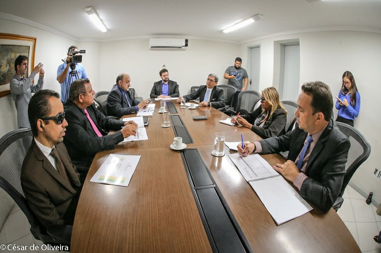 Jeferson Passos apresenta prestação de contas durante Audiência Pública na CMA